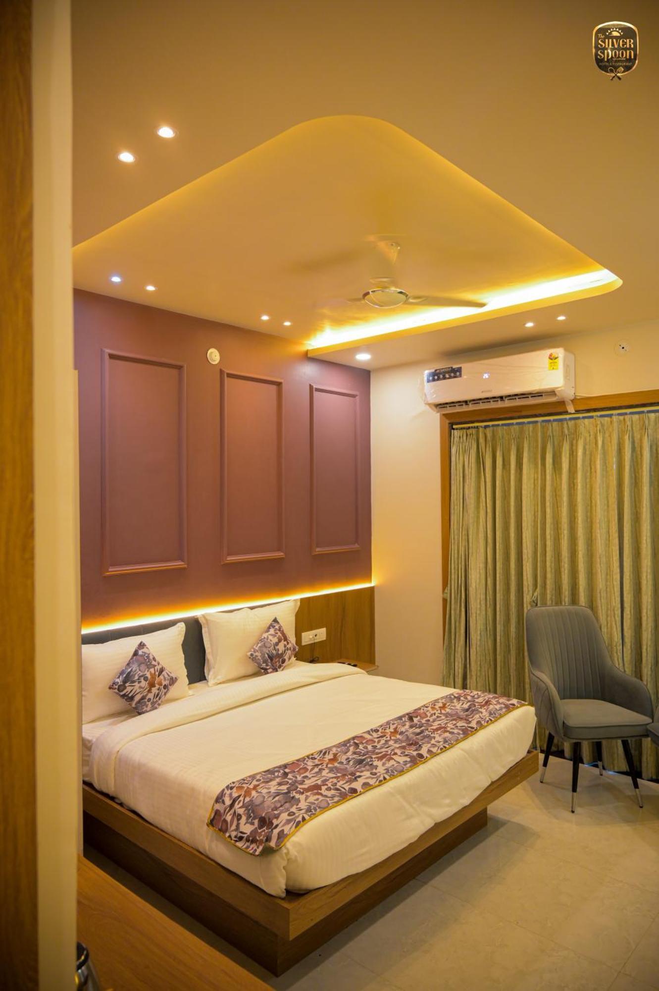 The Silver Spoon Hotel & Restaurant Būndi Екстериор снимка