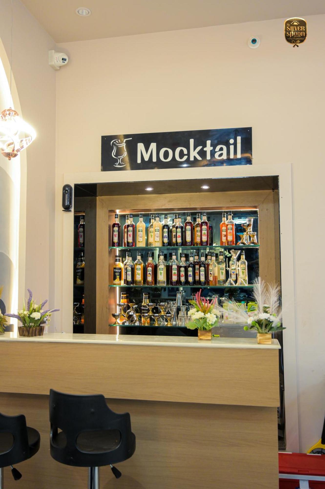 The Silver Spoon Hotel & Restaurant Būndi Екстериор снимка