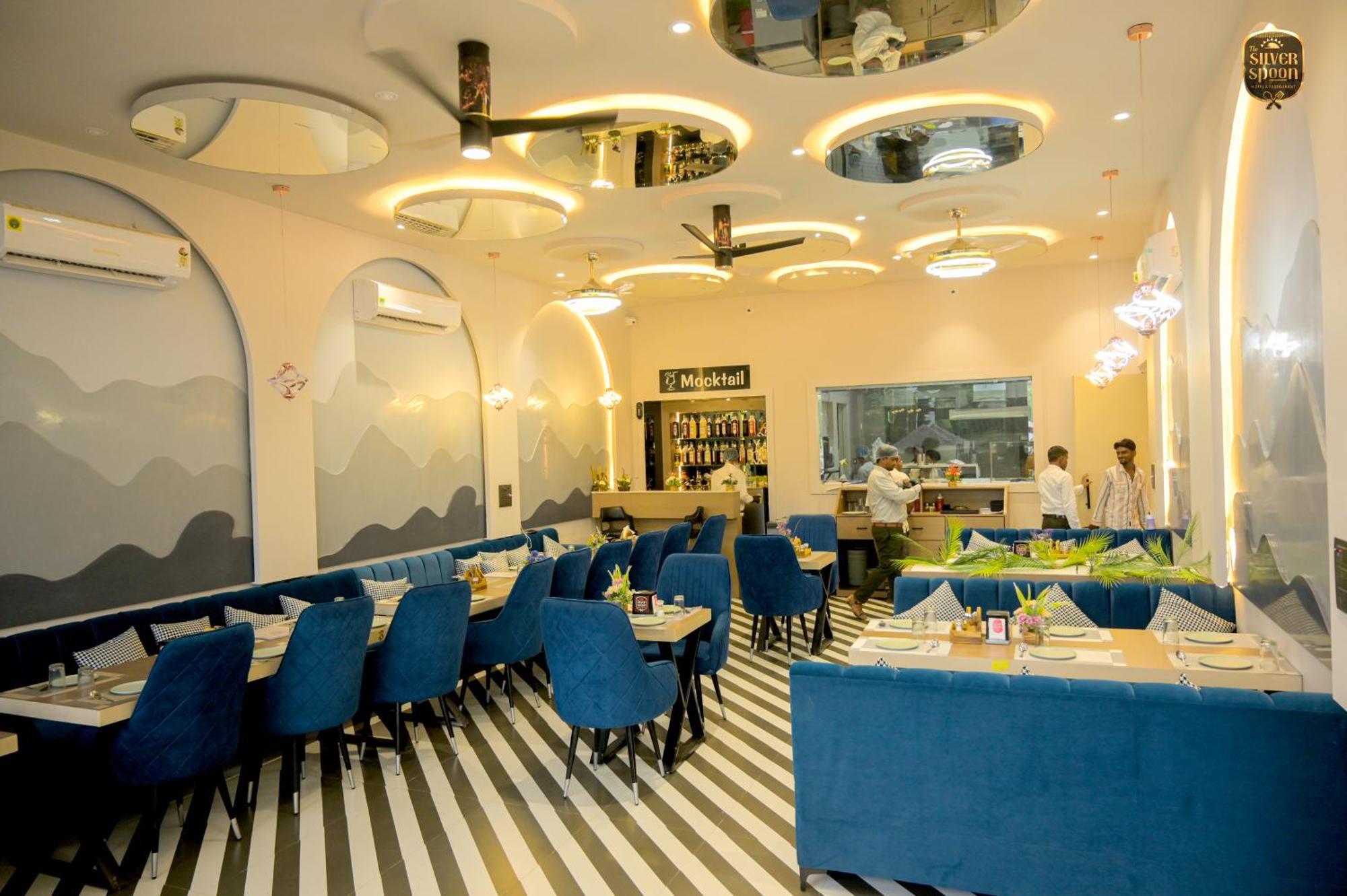 The Silver Spoon Hotel & Restaurant Būndi Екстериор снимка