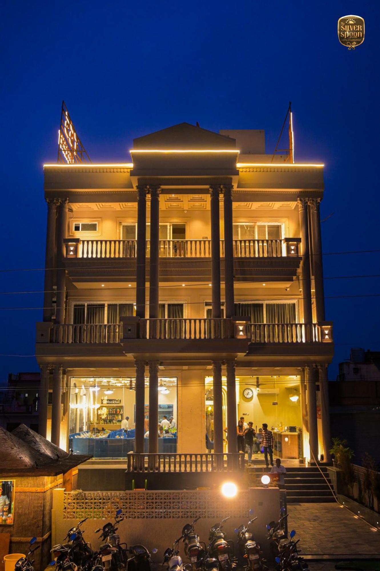 The Silver Spoon Hotel & Restaurant Būndi Екстериор снимка