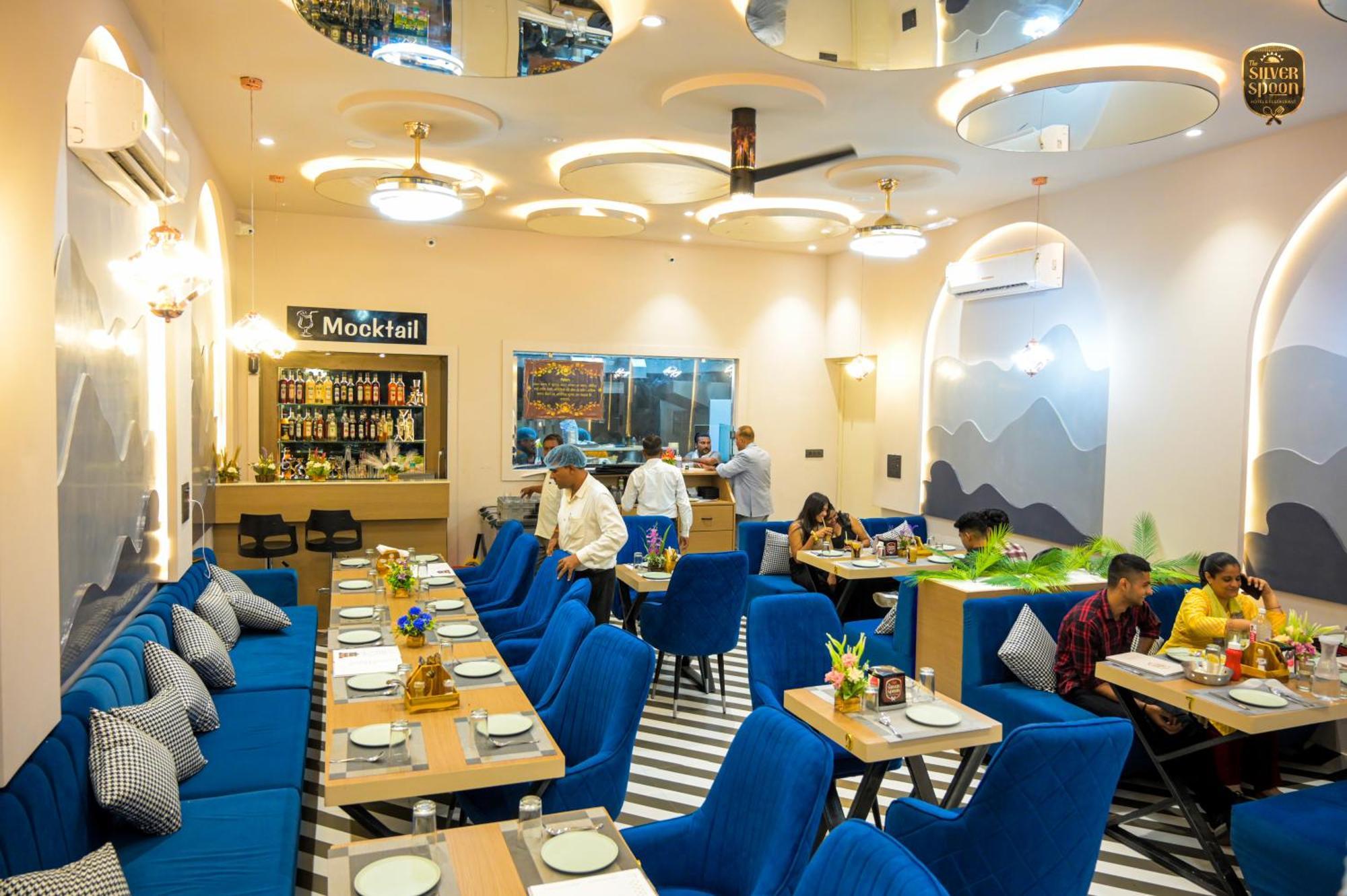 The Silver Spoon Hotel & Restaurant Būndi Екстериор снимка