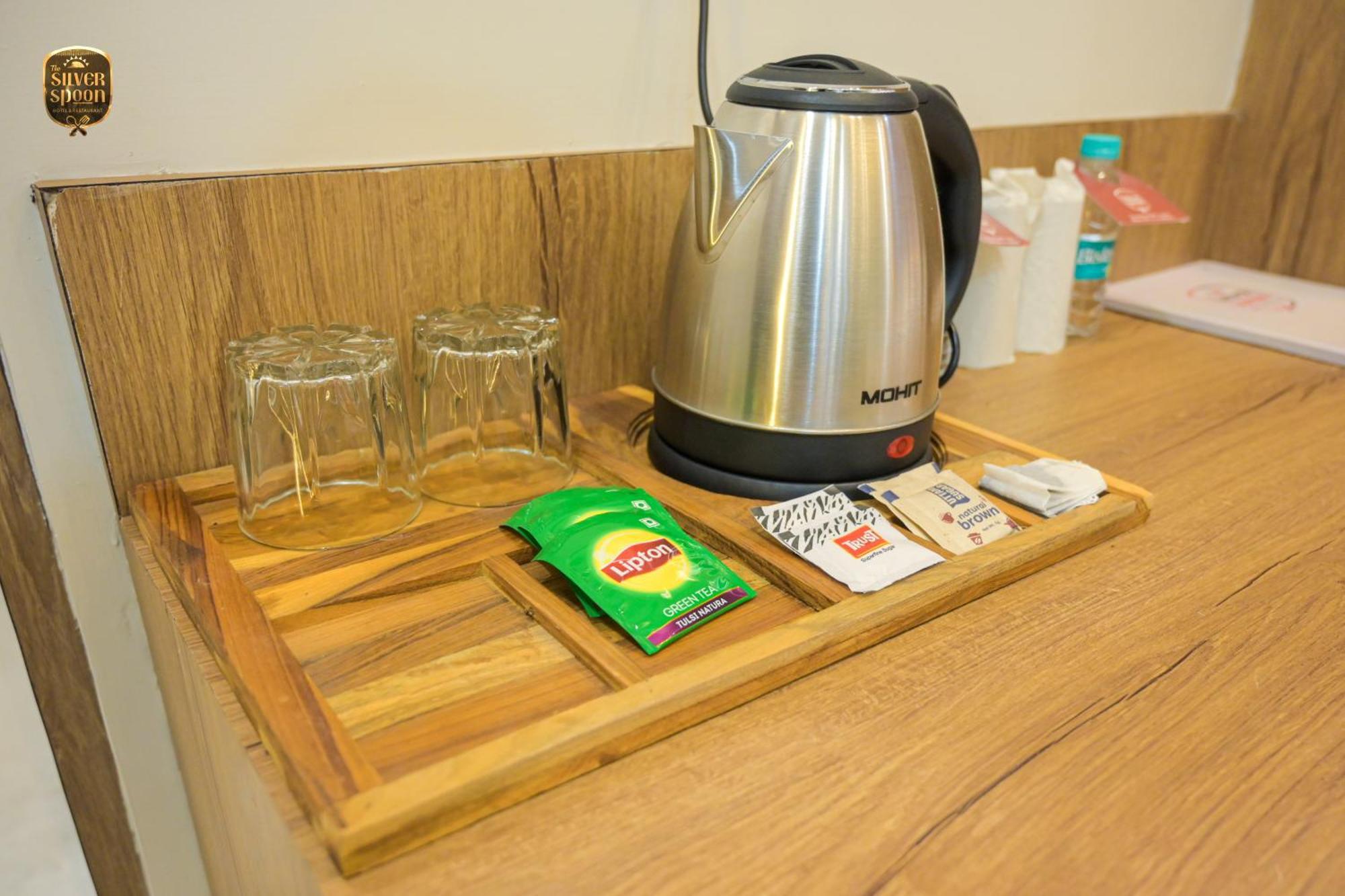 The Silver Spoon Hotel & Restaurant Būndi Екстериор снимка