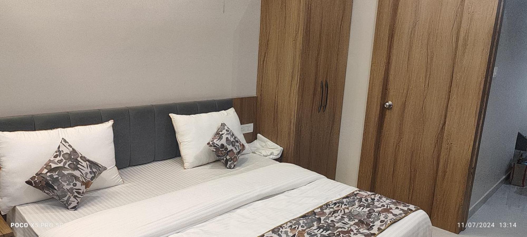 The Silver Spoon Hotel & Restaurant Būndi Екстериор снимка